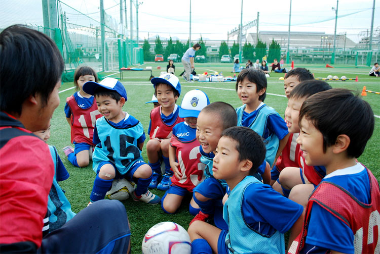 株式会社globeコーポレーションが運営するJOYFUL(ジョイフル)サッカークラブは、2007年に群馬県前橋市で設立された子ども向けのサッカー教室です。