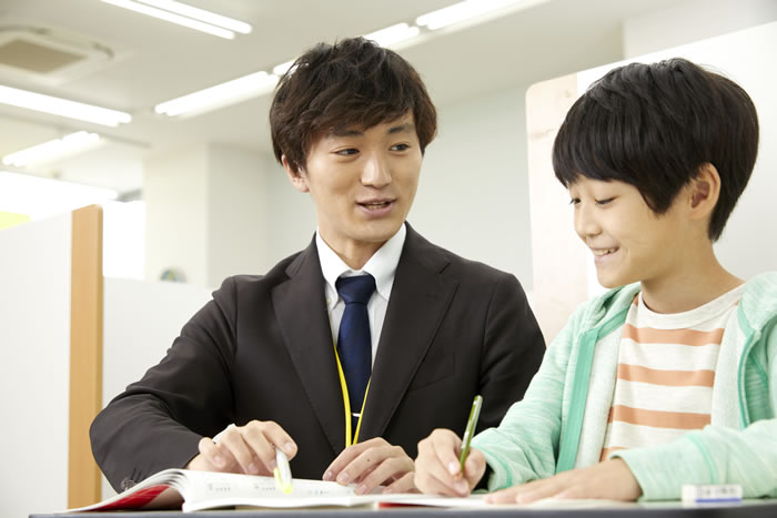 明光義塾では講師が話すのではなく生徒に話させる指導を実施しています。