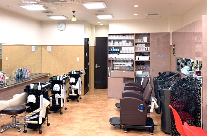 阪南理美容グループが経営する理容・美容「プラージュ」は、全国に直営730店舗以上を展開しており、スタッフ総勢6000名が働く理美容業界年商日本一の企業です。